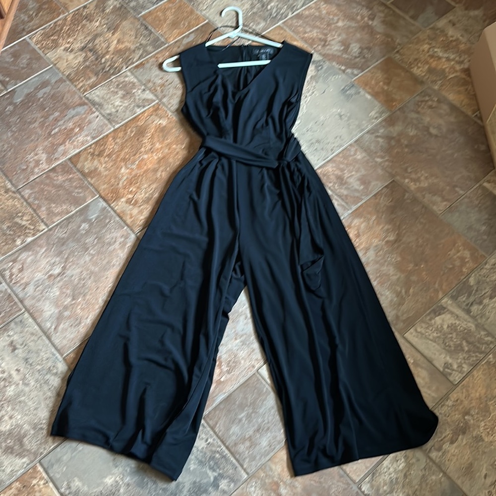 (S) NWT Tahari small jumpsuit